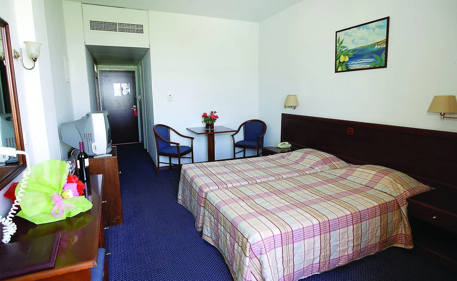 Crown Resorts Henipa Larnaca Hotel