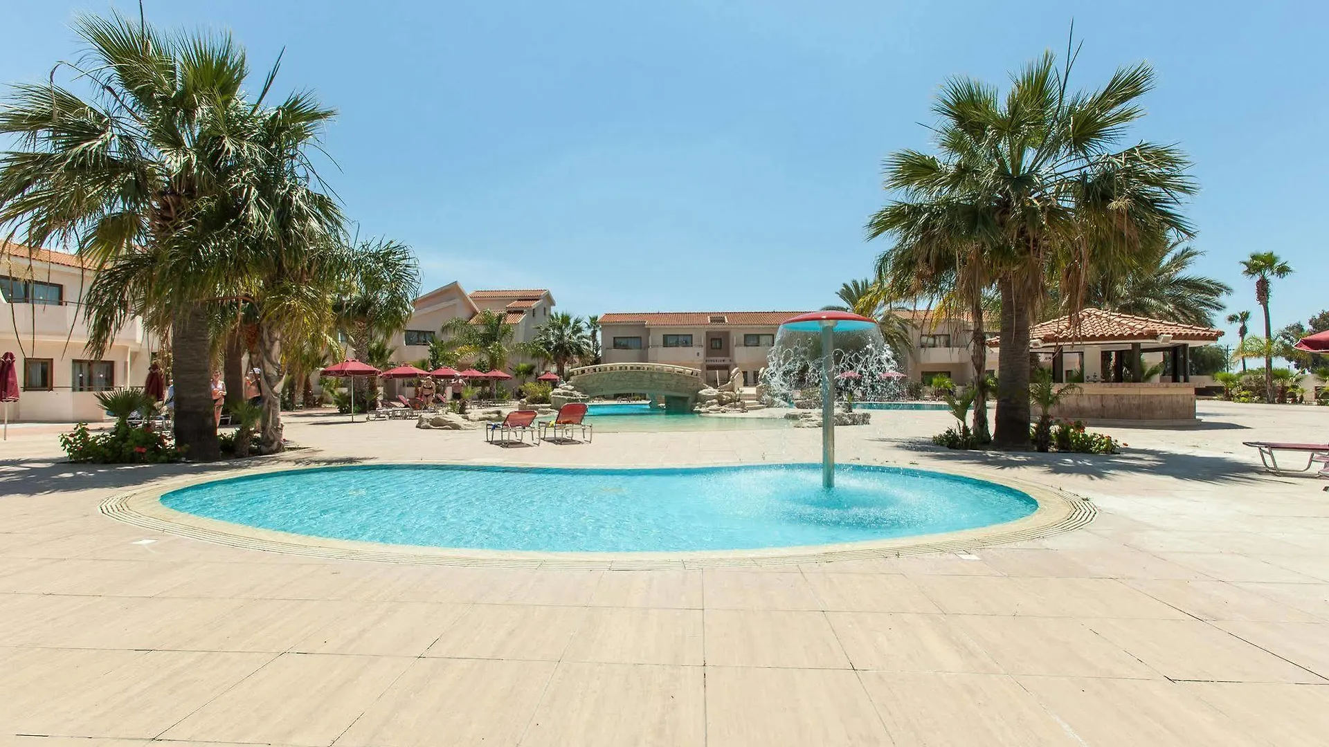 Crown Resorts Henipa Larnaca Hotel